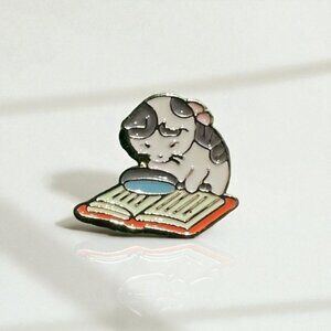 ❤️ 5/$18 - Cat Playing Enamel Pin